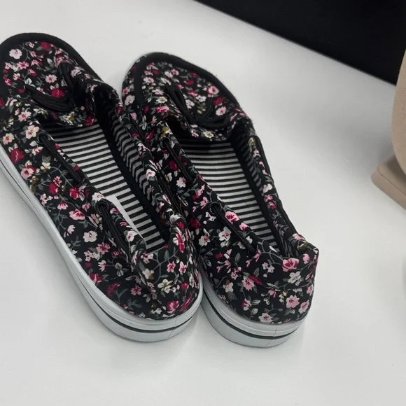 Women's Floral Slip-On Loafers - Black/Pink - Picture 3 of 3